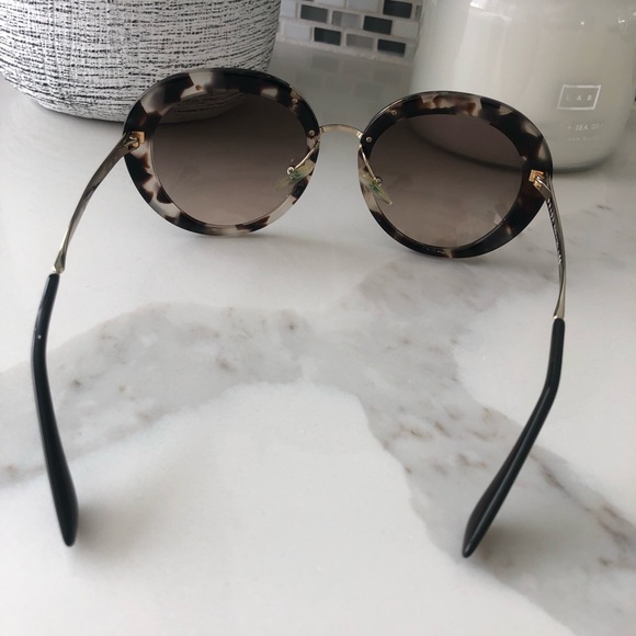 Prada sunglasses - Picture 3 of 9